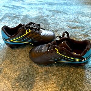 Dsg soccer cleats toddler size 8